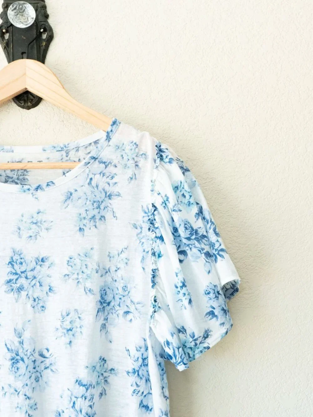 LOFT 100% Linen Blouse Womens L White Blue Floral Puff Sleeve Cottagecore